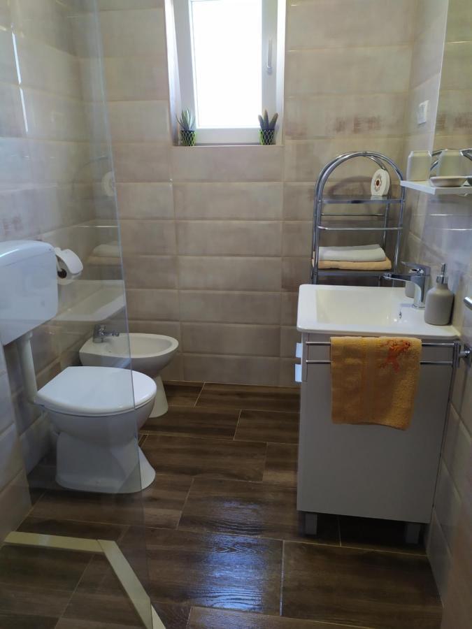 Apartmani Mira Nin Bagian luar foto
