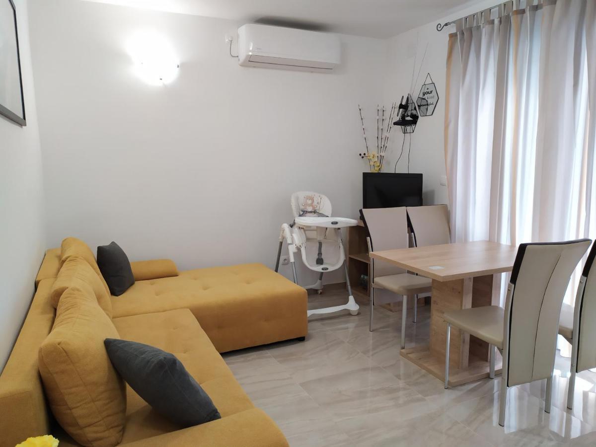 Apartmani Mira Nin Bagian luar foto