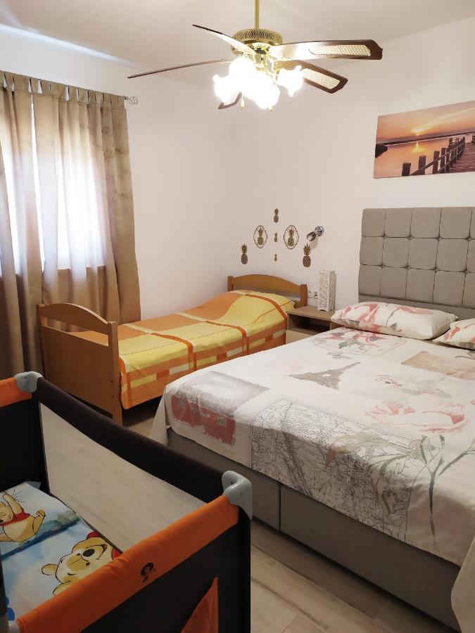 Apartmani Mira Nin Bagian luar foto