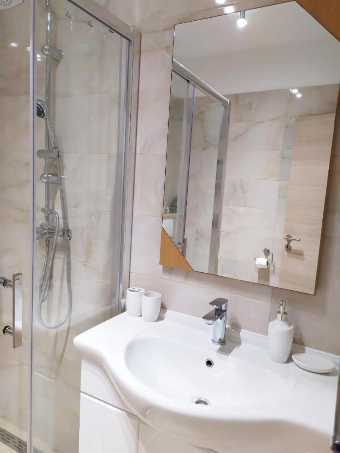Apartmani Mira Nin Bagian luar foto