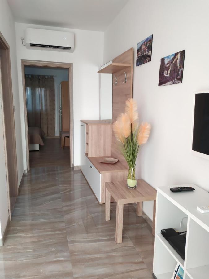 Apartmani Mira Nin Bagian luar foto