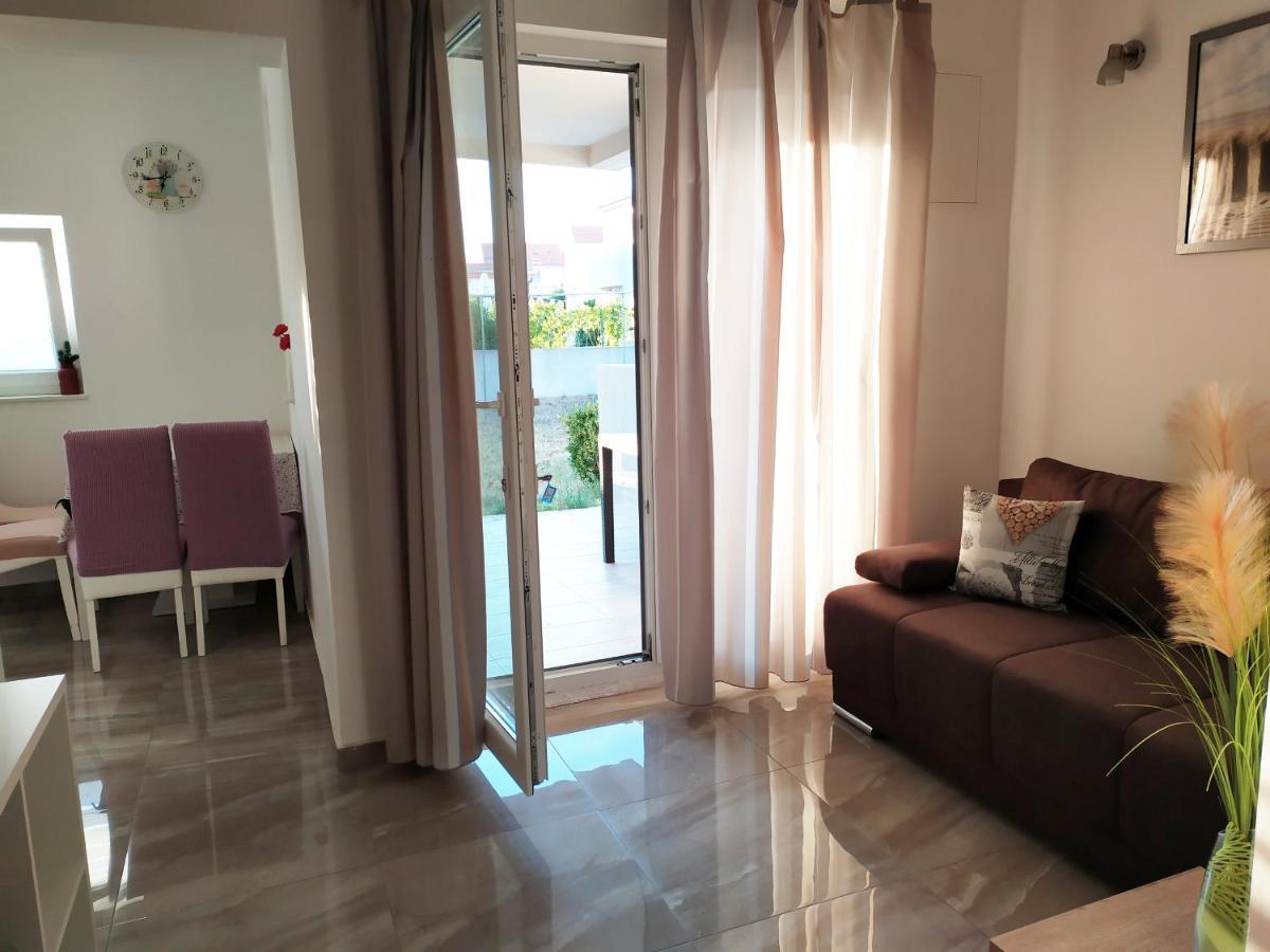 Apartmani Mira Nin Bagian luar foto