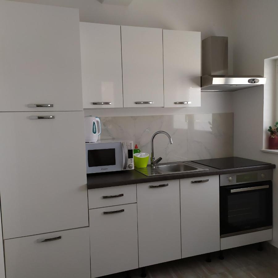 Apartmani Mira Nin Bagian luar foto