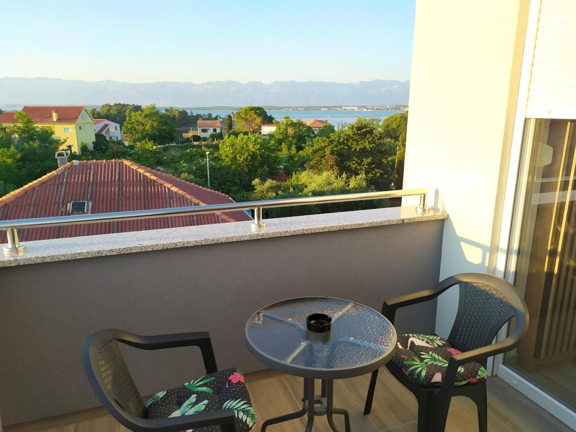 Apartmani Mira Nin Bagian luar foto